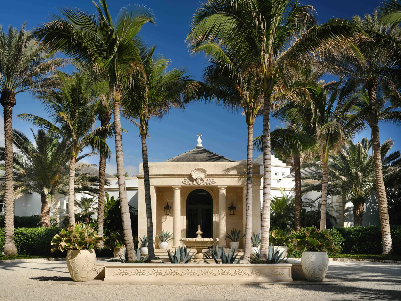 Hilfiger Homes by Tommy Hilfiger and Dee Ocleppo Hilfiger Review