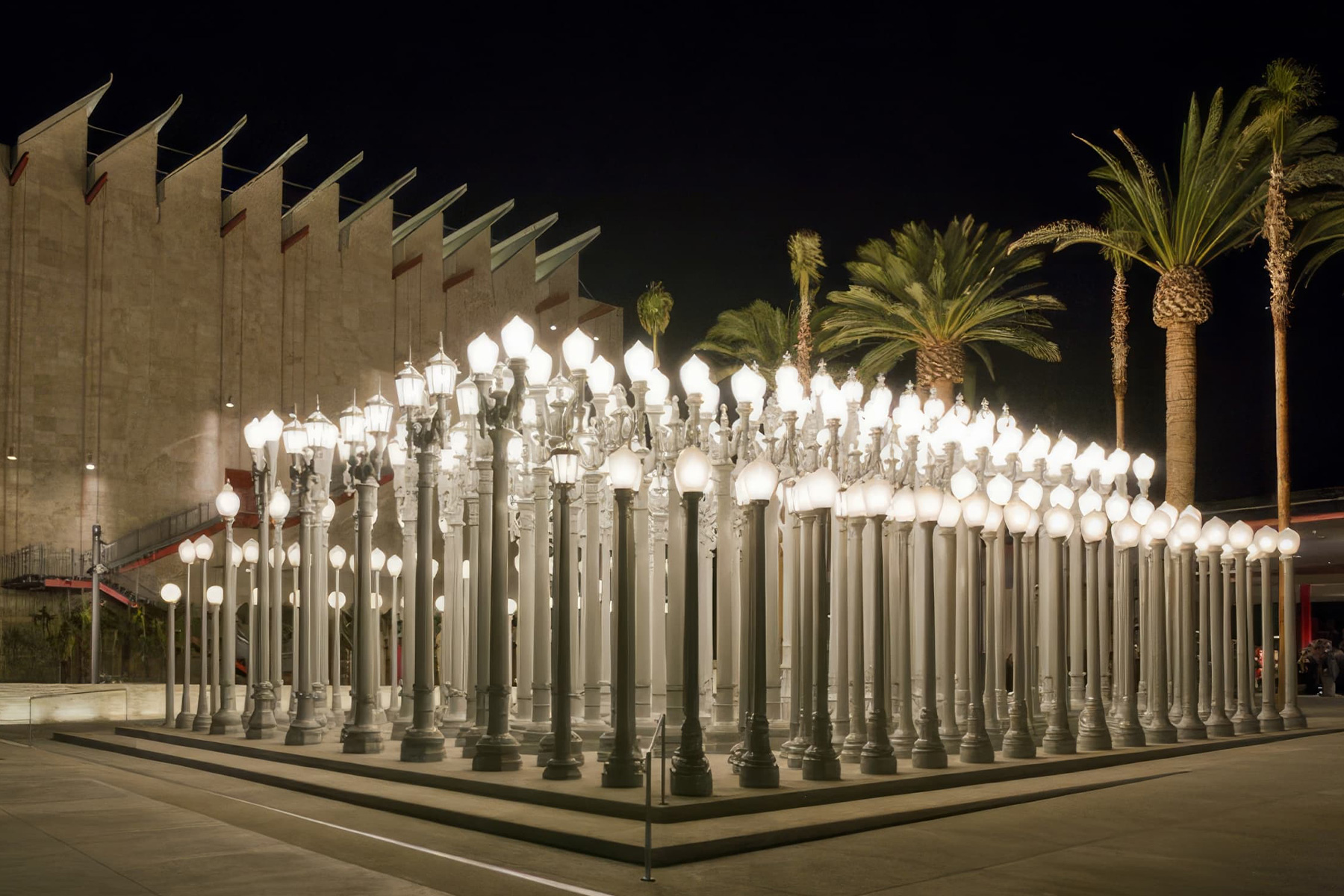 Urban Light | © Chris Burden / licensed by The Chris Burden Estate and Artists Rights Society (ARS), New York | Source: LACMA