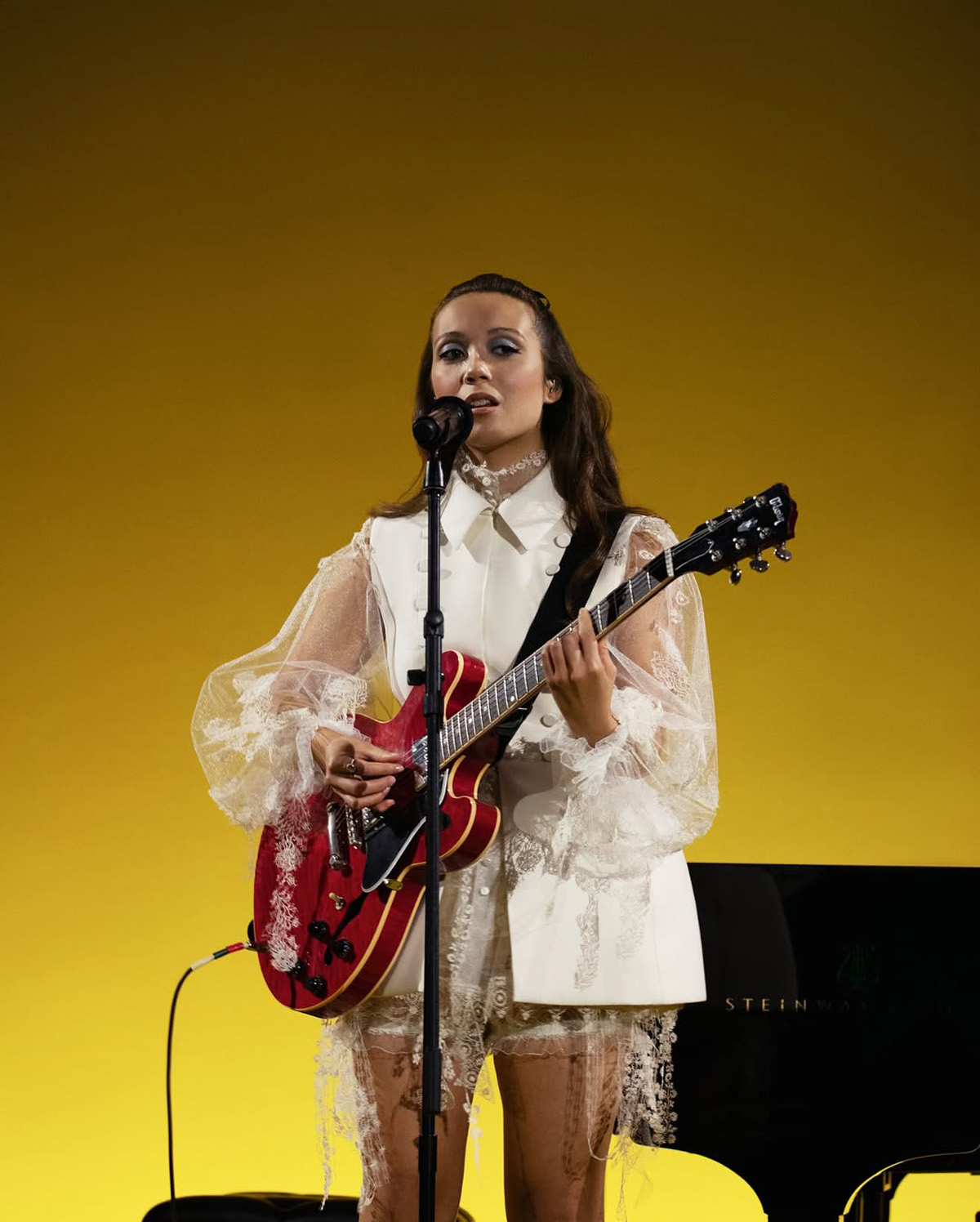 Laufey Performs at the Brooklyn Museum’s 2025 Artists Ball