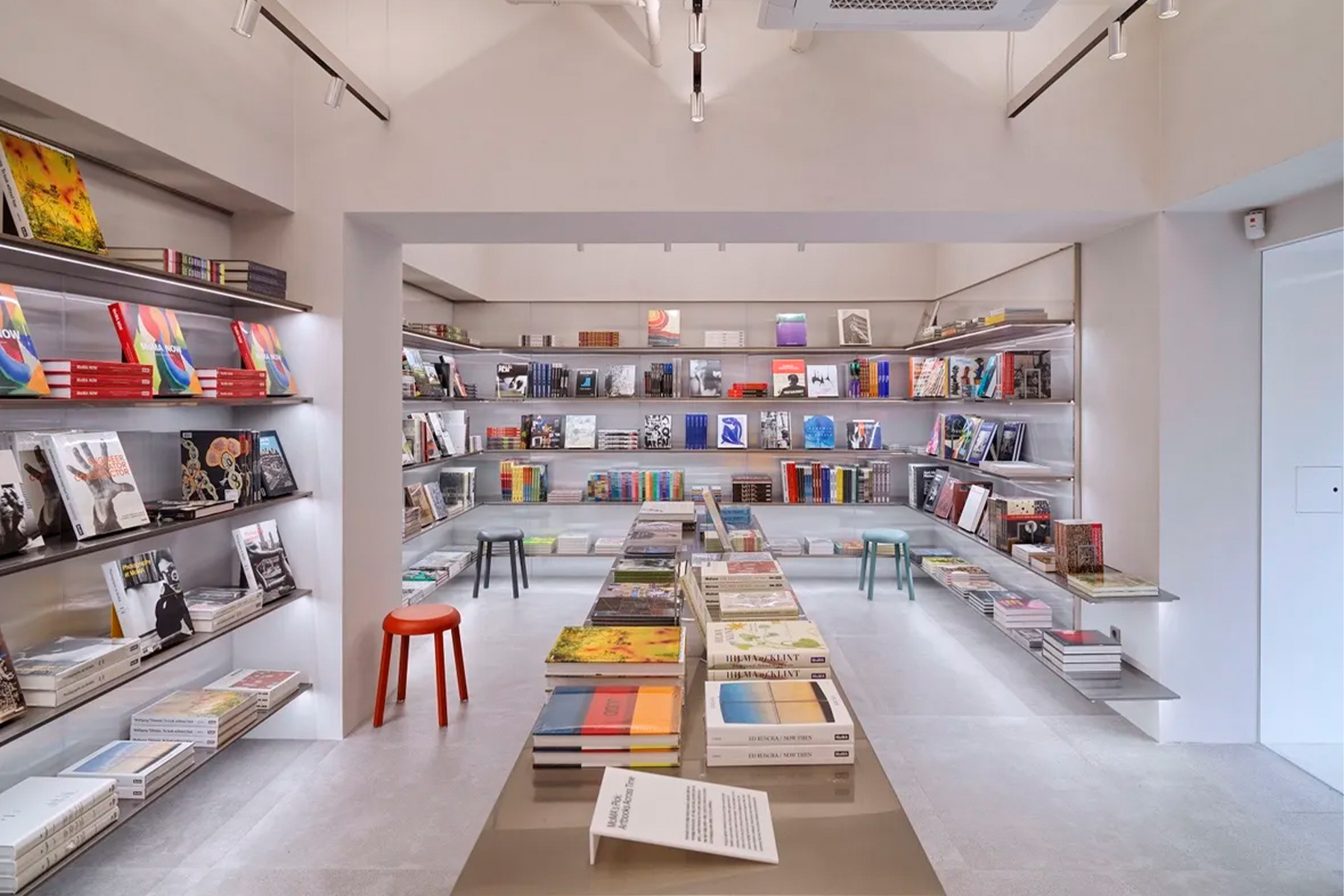 MoMA and Hyundai Card and Open The First Moma Book Store in
Seoul Review