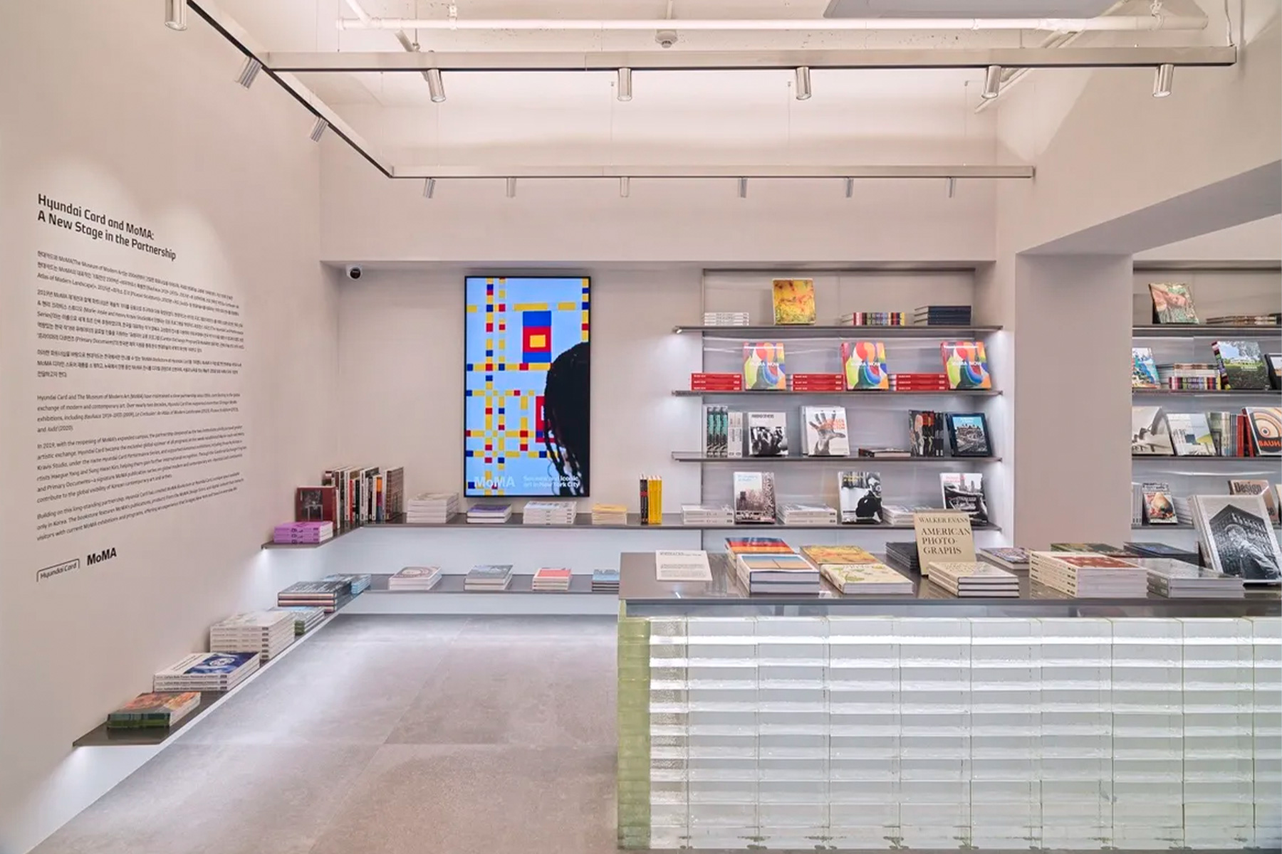 MoMA and Hyundai Card and Open The First Moma Book Store in
Seoul Review
