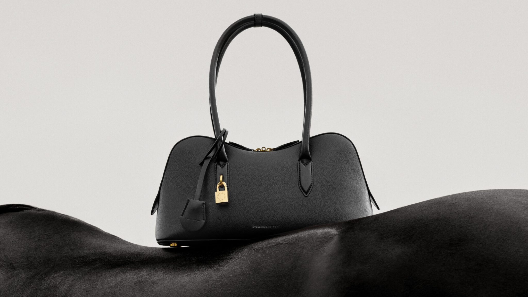 Sarah Snook Stars in Stella McCartney’s Vegan Ryder Bag Campaign