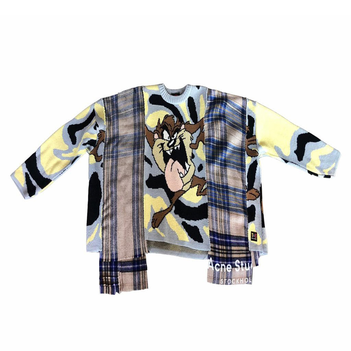 The exclusive custom-made sweater Duran Lantink created for Billie Eilish | Image from @duranlantinkyo